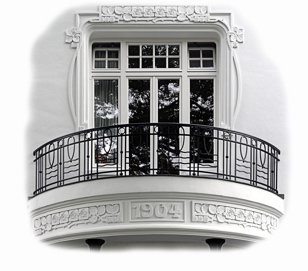 Jugendstil-Balkon mit schmiedeeisernem Geländer